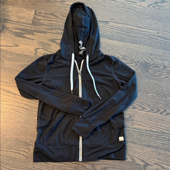 Vuori Tops - Vuori performance zip hoodie XS